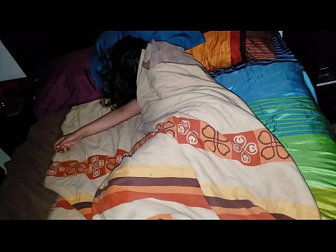 ❤️ Hoʻopiʻi ʻo Stepson i kona makuahine ʻōpio ʻoiai ʻo ia e hiamoe ana. ❤️ Porn video ia makou ❤